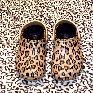 Cheetah print with fur crocs